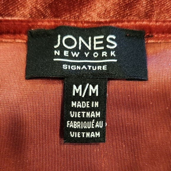 Jones New York Velvet Top with Rouching at front - Picture 5 of 6